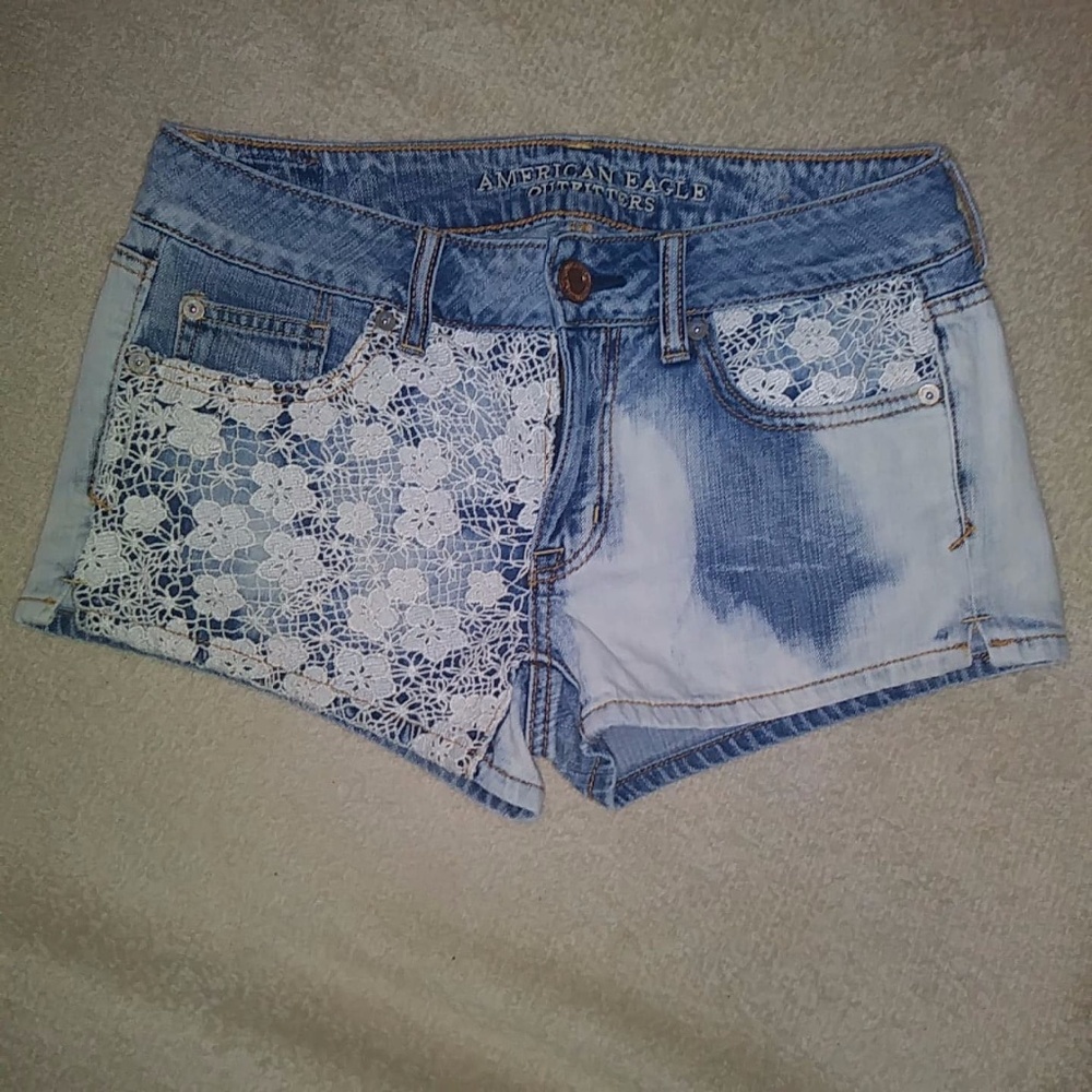 American Eagle Shortie lace trim shorts size 4